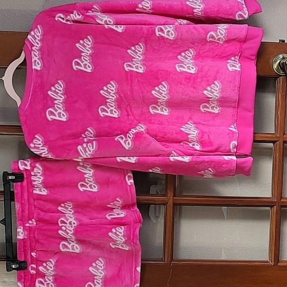 Barbie sweater and shorts set - Picture 3 of 6